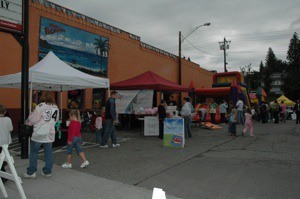 Attendees of last year's Community Day and 'Bite of Arlington' check out the various booths and vendors.