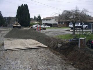 Construction crews replace the water main on Hamlin Street Jan. 16.