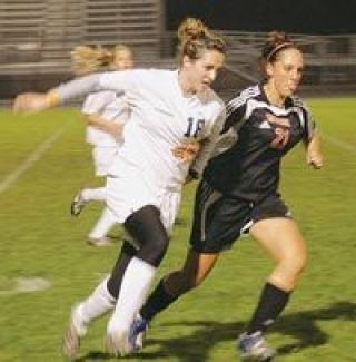 Senior forward Roxanne Pederson