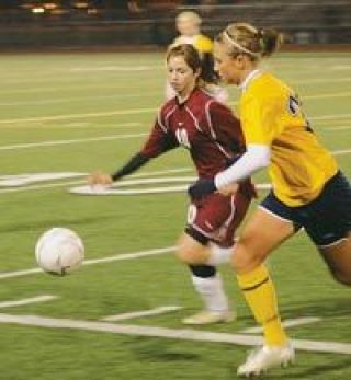 Junior midfielder Alicia Silva