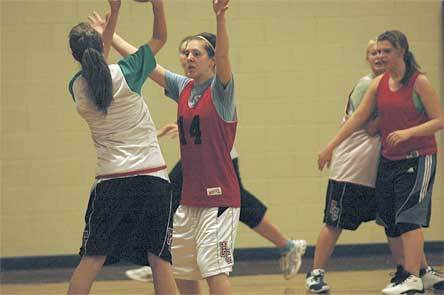 Shay Titmus defends a teammate in a zone drill.