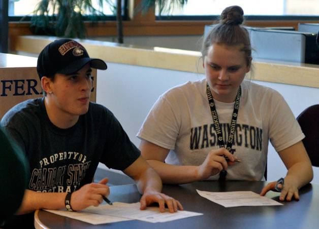 Arlington seniors Max Gray and Lyndsay Leatherman sign their letters of intent.
