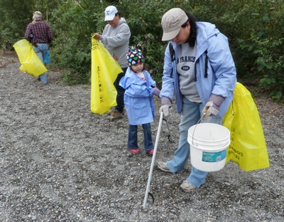 Volunteers pitch in to throw out trash at the Blue Stilly put-in point of the Stillaguamish River for Sound Salmon Solutions.