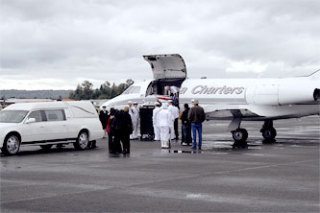 Naval Station Everett sailors receive the remains of Petty Officer 3rd Class Eichmann Strickland