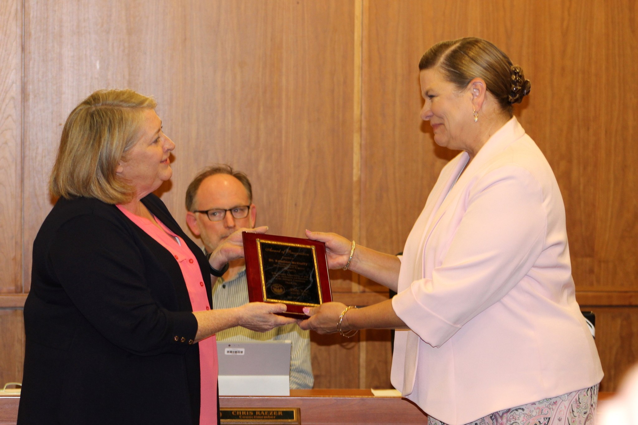 Kirk Boxleitner/Staff PhotoArlington Mayor Barbara Tolbert honors outgoing Arlington schools superintendent Kris McDuffy June 20 for her contributions to the community.