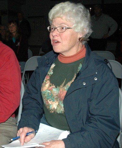 Lakewood resident Jeannie Lish expresses her concerns to Marysville city officials Oct. 21.