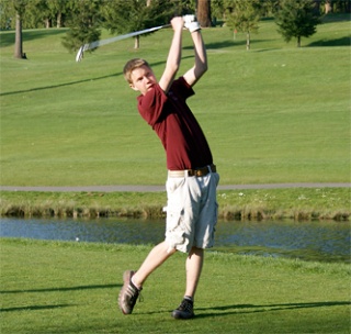 Lakewood golfer Bryce Rosenbach tees off