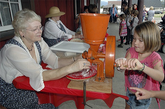 Renee Miller of the Pioneer Association helps Presley Henry