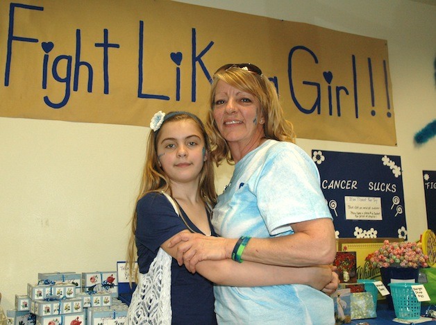 Loryn Thompson and grandma Melinda Stewart at the fundraiser for Nicole Thompson