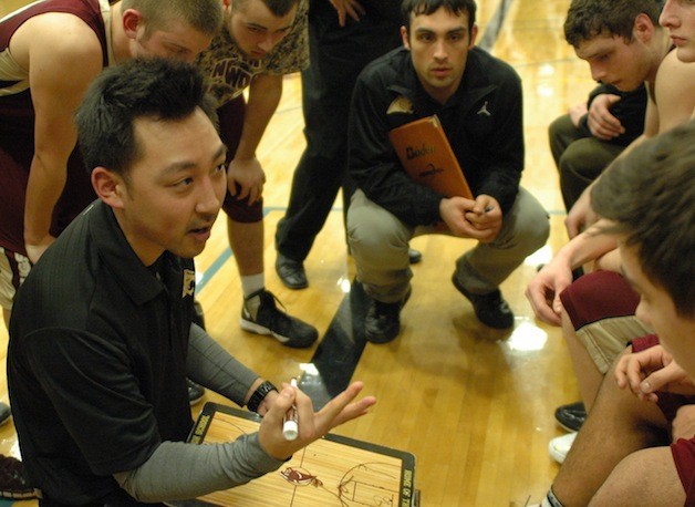 Lakewood head coach David Choi draws up a play during a timeout