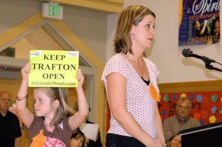 Trafton parent Shannon Oquist speaks to the Arlington School Board while her daughter