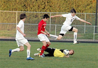 Arlington keeper Corbin Anderson can’t quite hold onto the ball