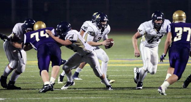Arlington’s Ricky Gill makes a play during the Sept. 13 game against the Wildcats.
