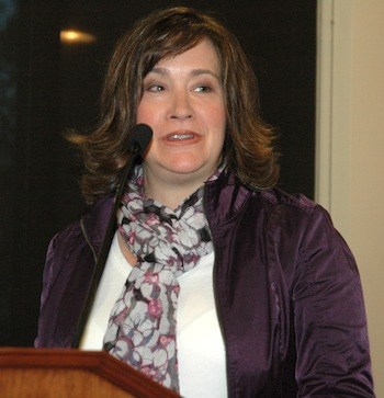 Sonya Kraski encourages the Arlington City Council to approve the vacation of a portion of Union Street's right of way.