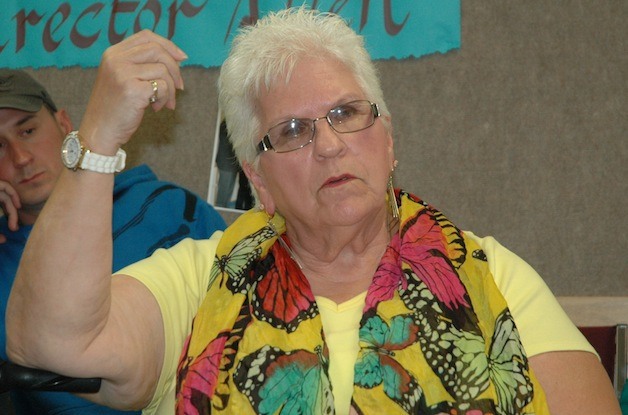 Dorothy Bolton addresses the Lakewood school board Sept. 17.