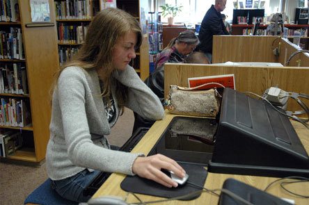 Melissa Bergemeier can catch up with what's happening on the Internet at the Arlington Library Oct. 12.
