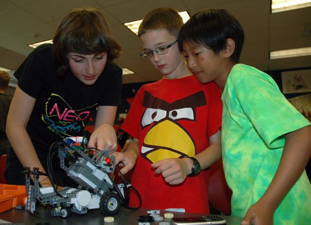 Arlington High School NeoBots Team student mentor Caroline Vogl