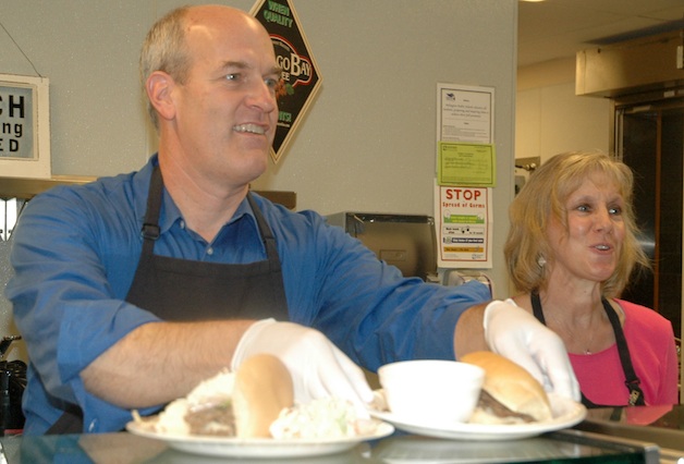 U.S. Rep. Rick Larsen and Arlington High School cook Wilma Potter serve lunch to students.