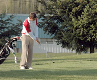 Highland Christian senior Craig Crawford’s ball bounces onto the putting green of the ninth hole.