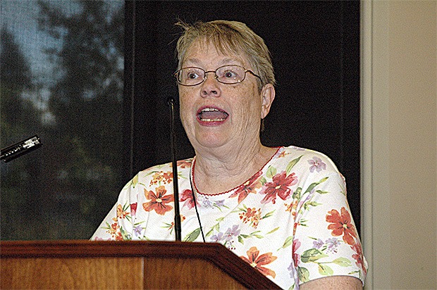 Treelah Gallagher asks the Arlington City Council to exclude electronic vaporizers from its ban on smoking in city parks Aug. 18.