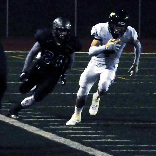 Arlington receiver takes off with big catch.