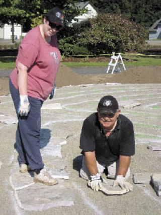 Volunteers install labyrinth in Arlington