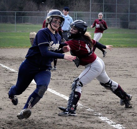 Eagles first baseman Kalie Basher