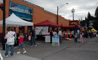 Attendees of last year’s Community Day and “Bite of Arlington” check out the various booths and vendors.