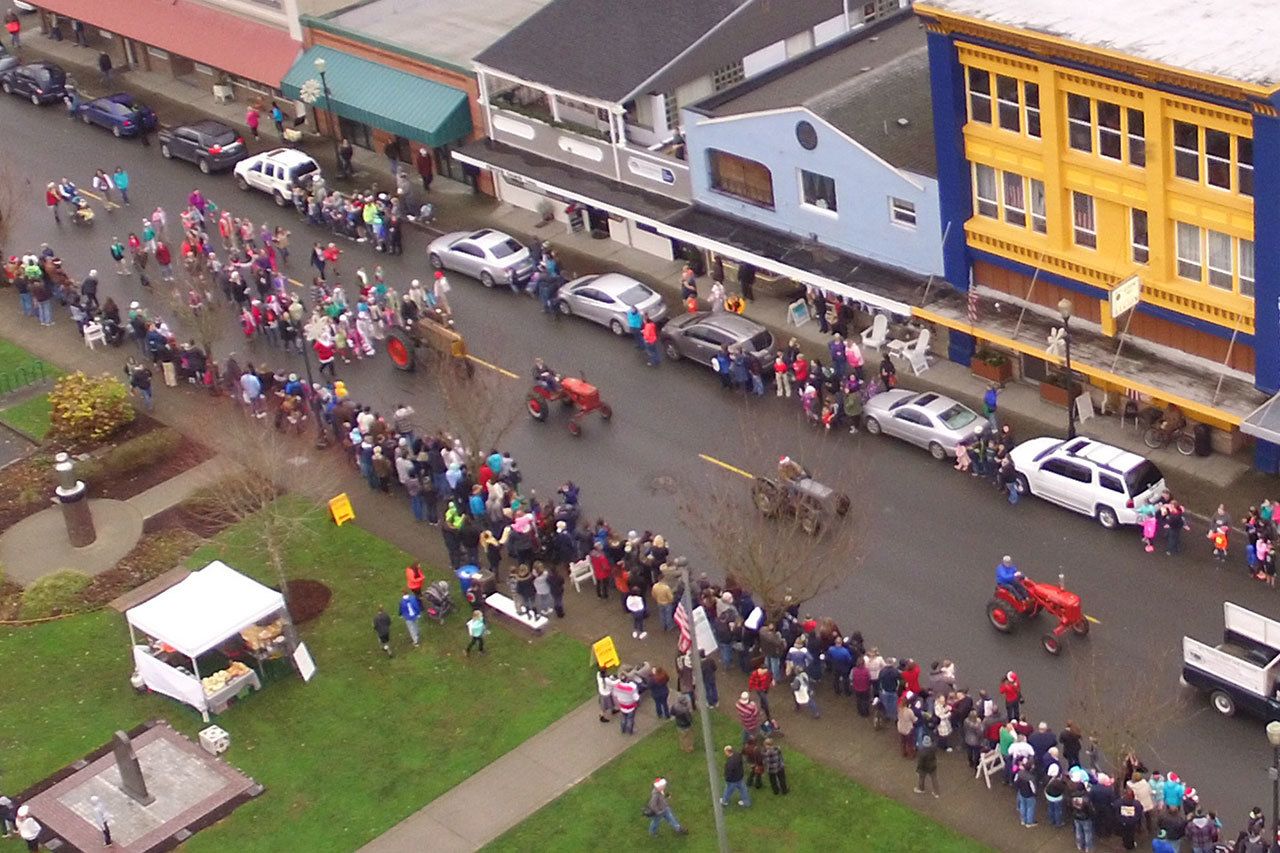 Snowballs fall on Arlington holiday festival