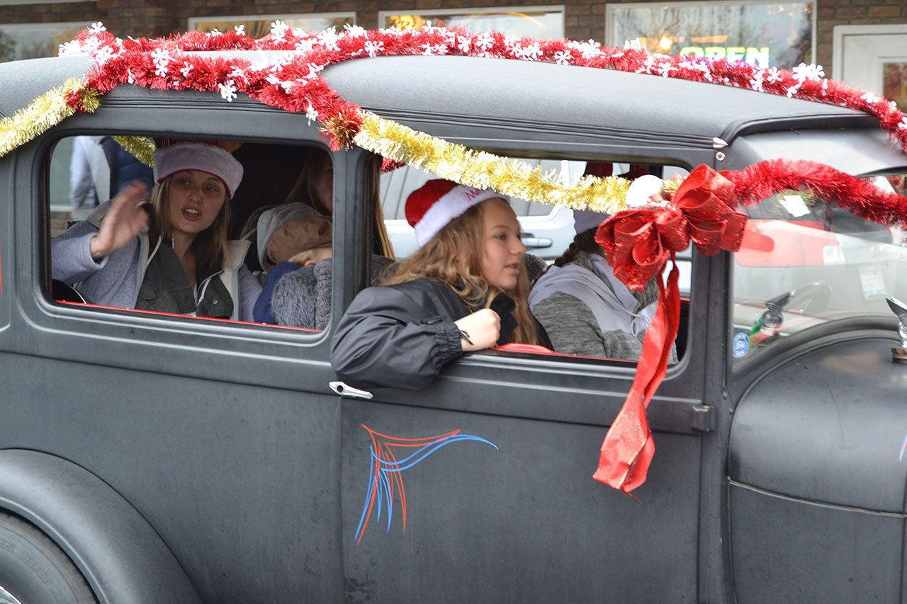 Snowballs fall on Arlington holiday festival