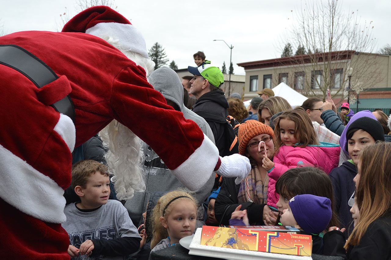 Snowballs fall on Arlington holiday festival