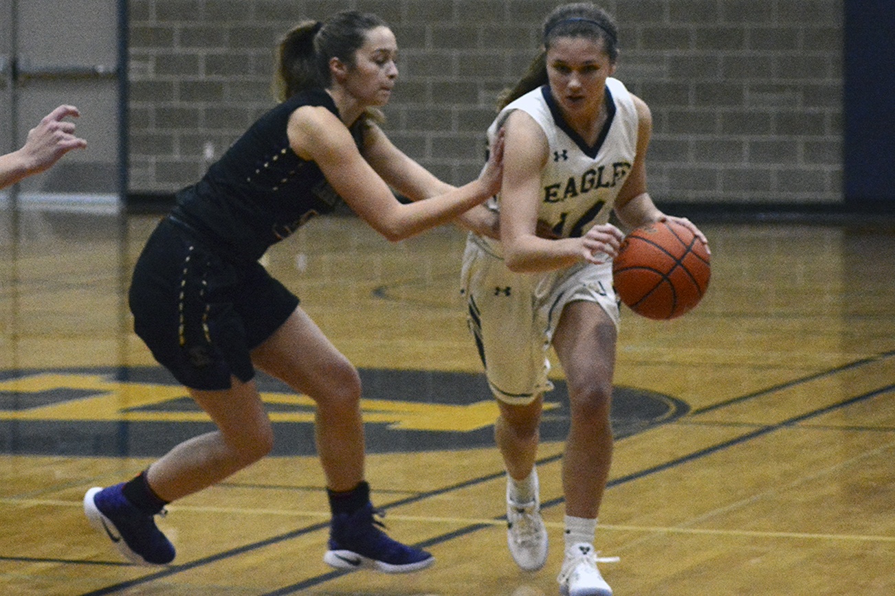 Arlington loses season debut to Lake Stevens