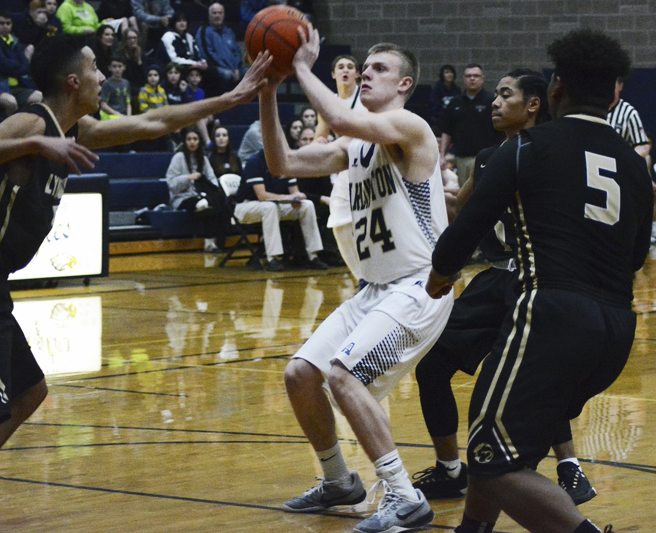 Arlington’s lead-scorer, Drew Bryson, aims for a field-goal. Brandon Adam/Staff Photo