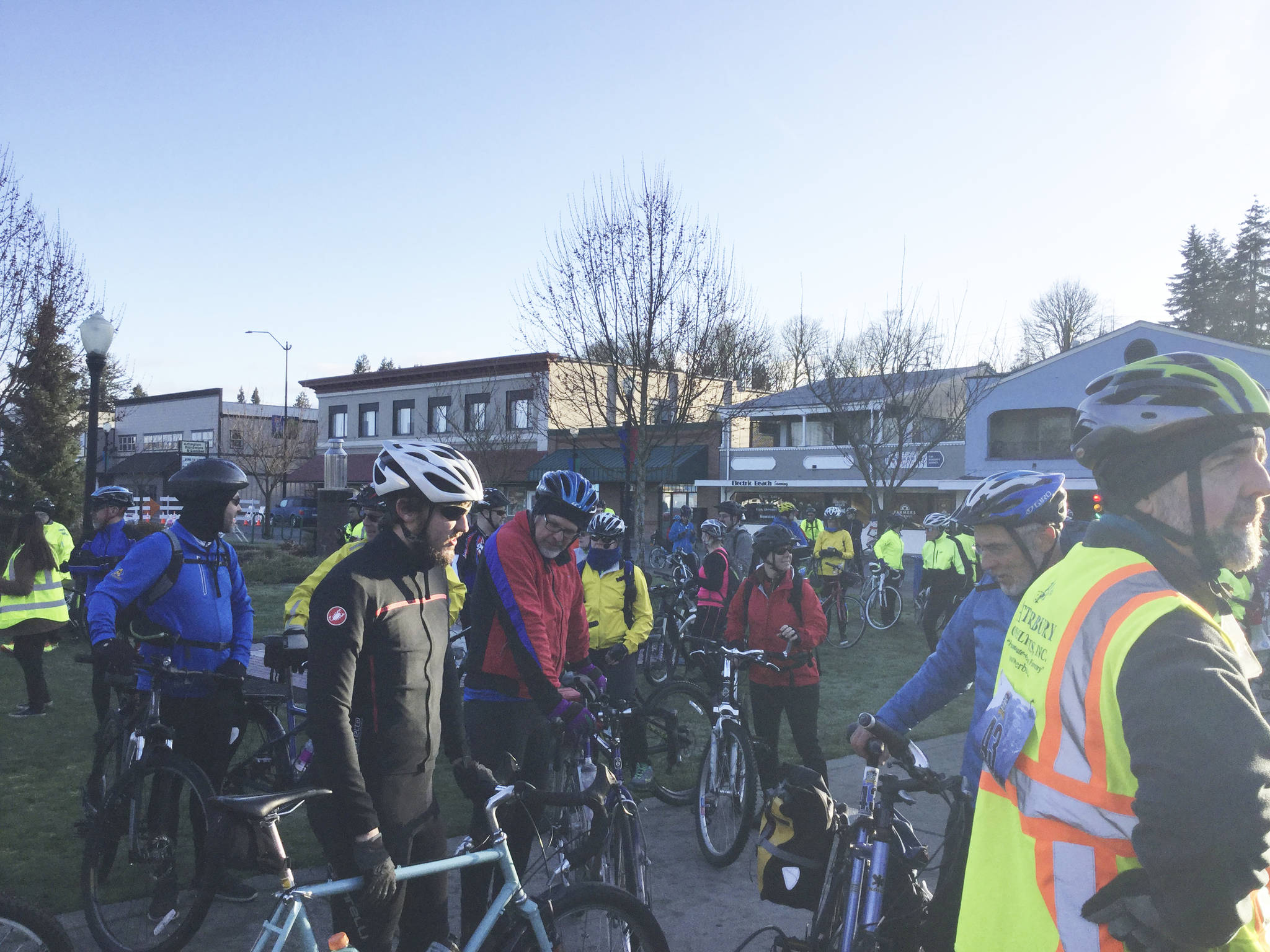 Bicyclists ride to remember victims of deadly Oso landslide