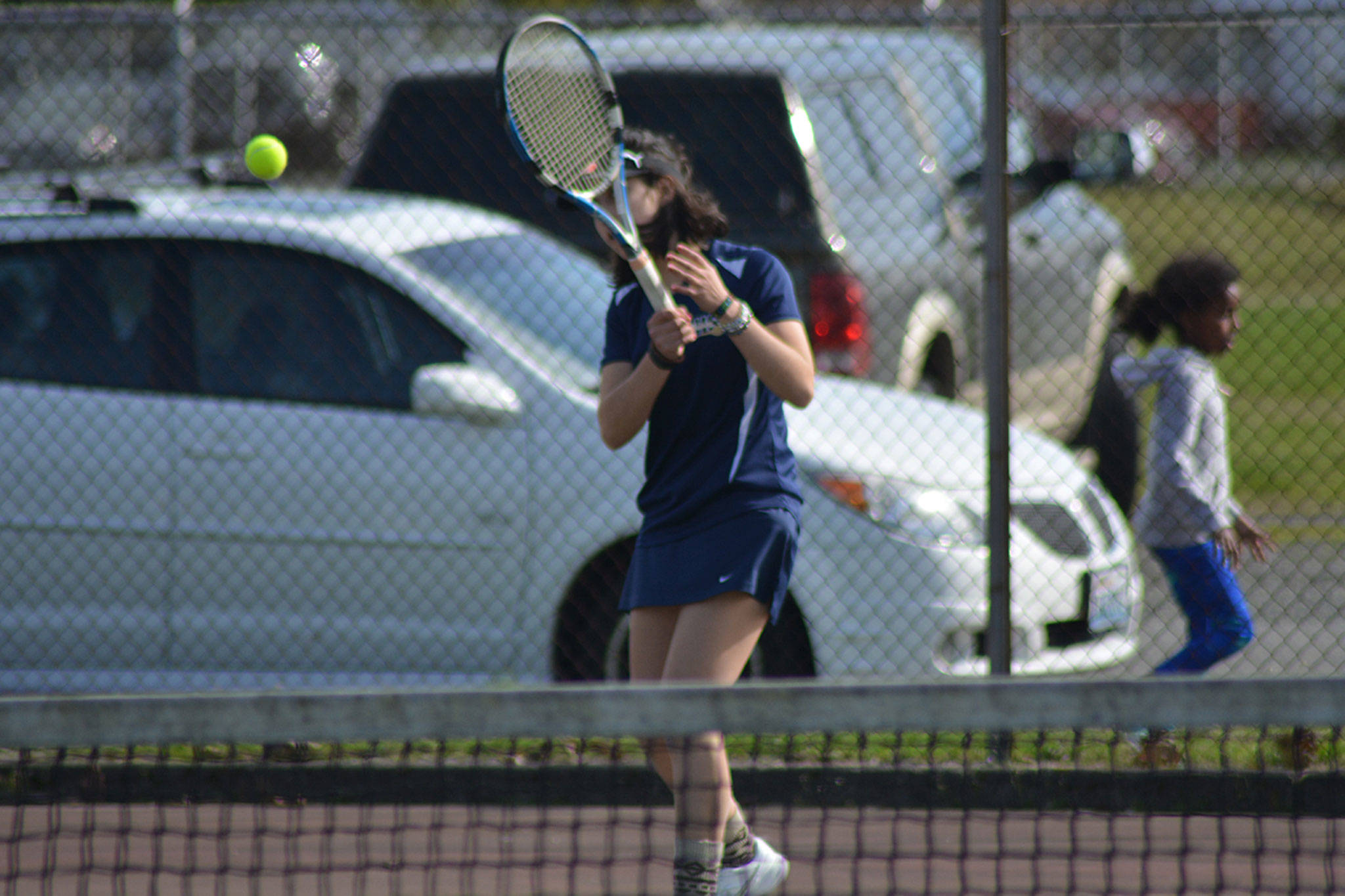 Arlington wins in tennis, but loses in softball