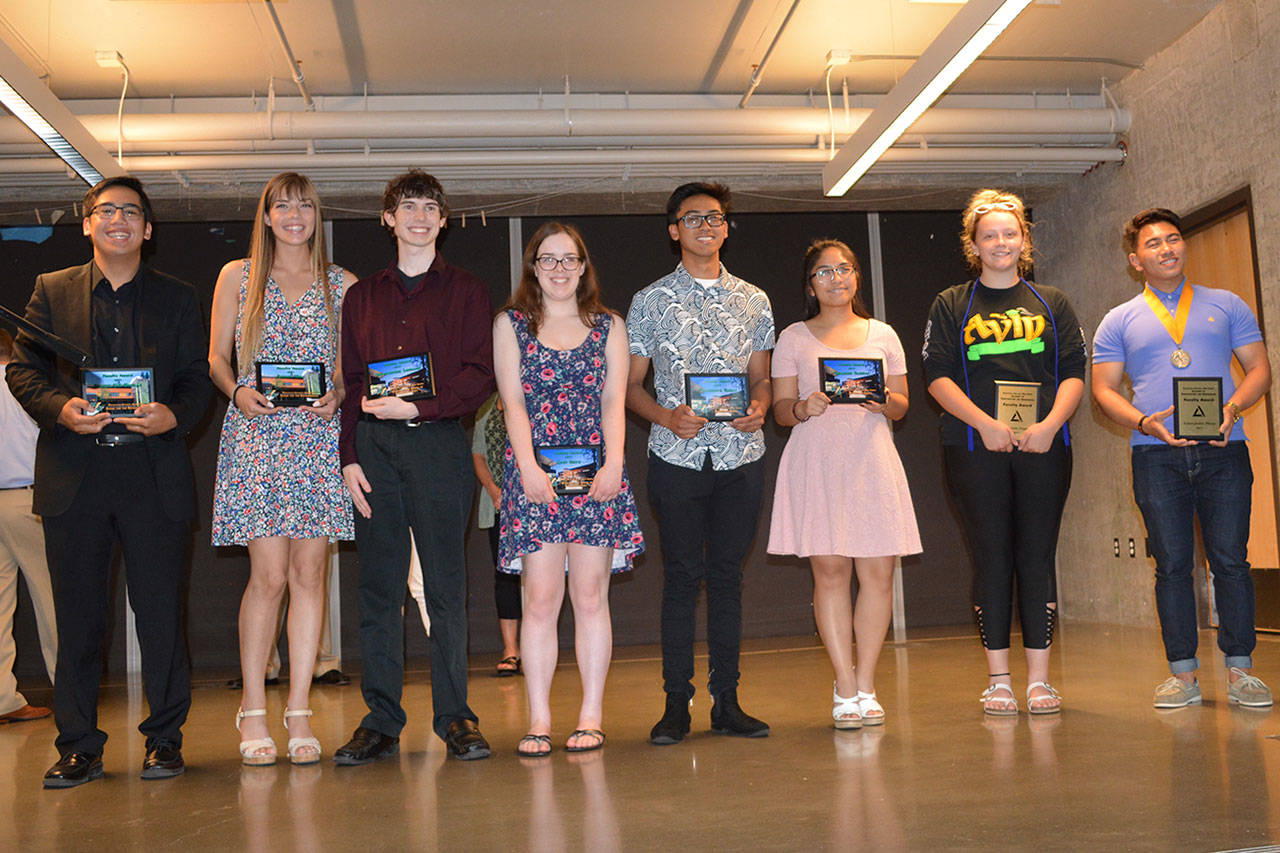 MG hands out awards, scholarships (slide show)