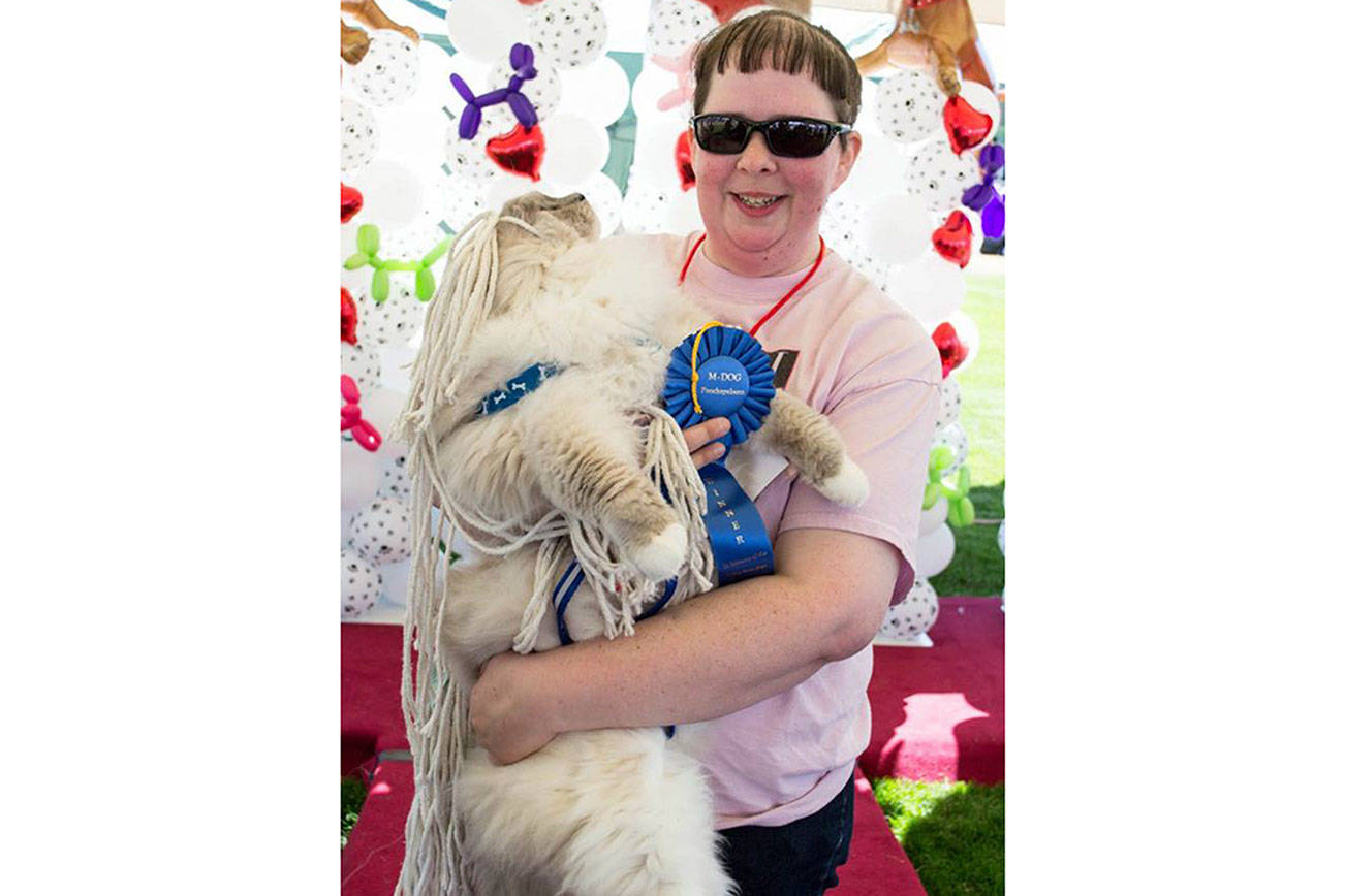 Dog gone it: Cat puts one over on Poochapalooza