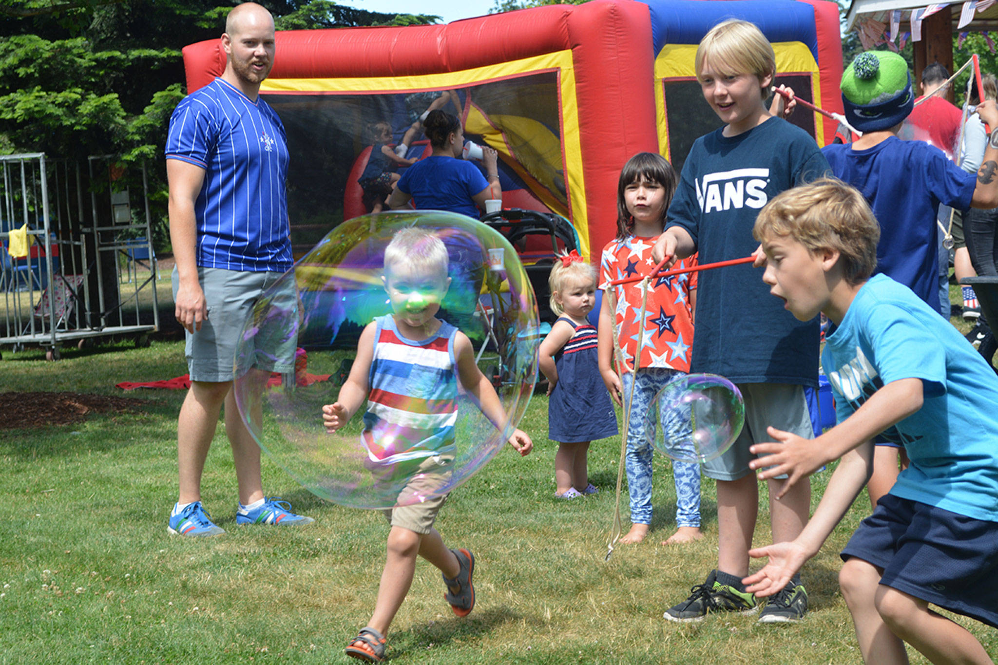 Arlington 4th bubbling with fun (slide show)