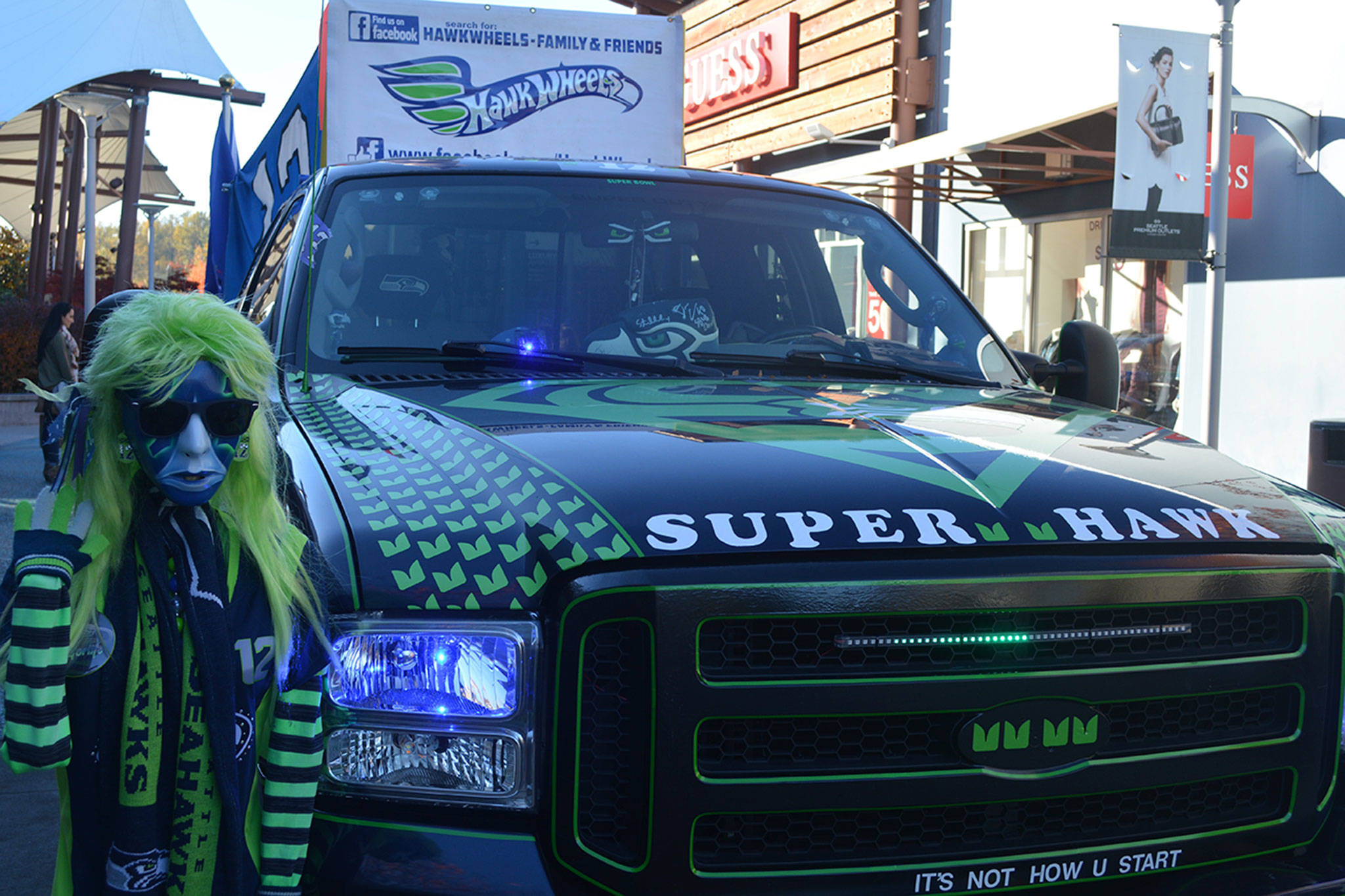 Ex-Hawk brings players to the fans