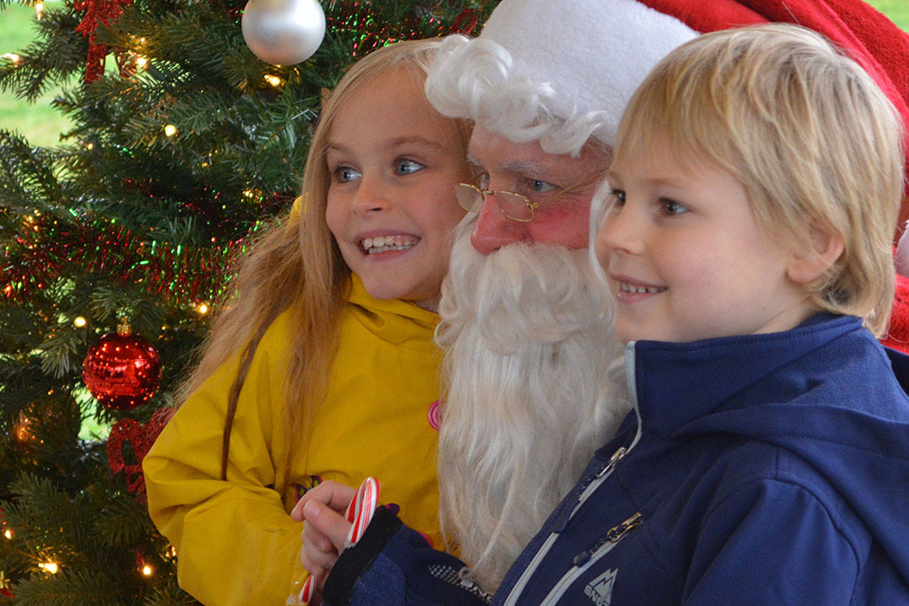Umbrella in hand, Santa arrives in Arlington (slide show)