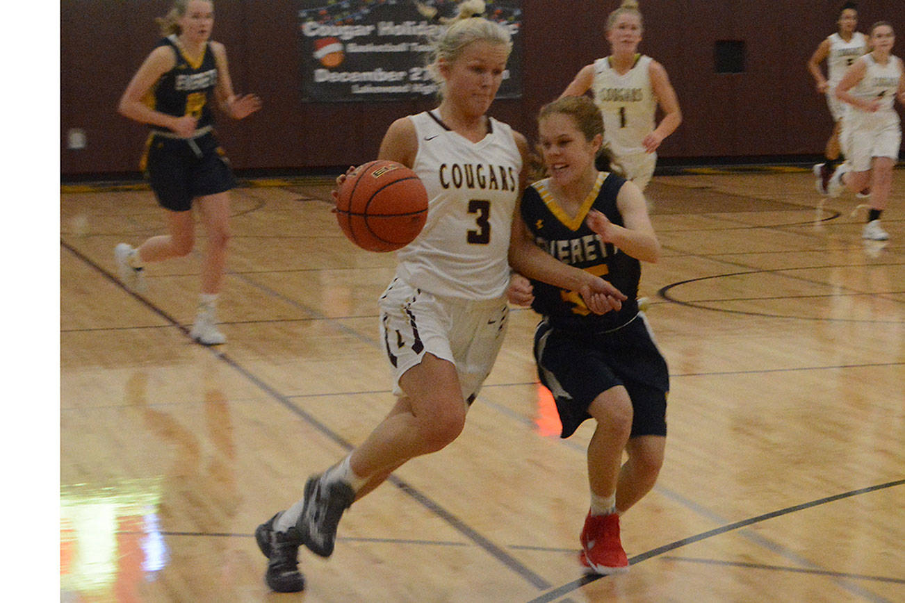 Perry turns Everett into jelly with aggressive play (slide show)