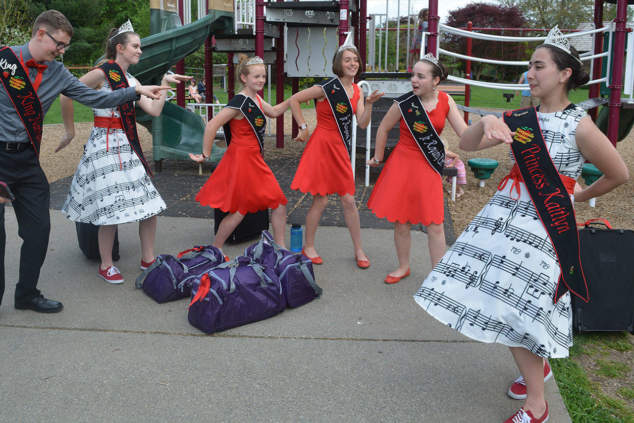 Trio will ride atop Marysville float in Strawberry Festival parade June