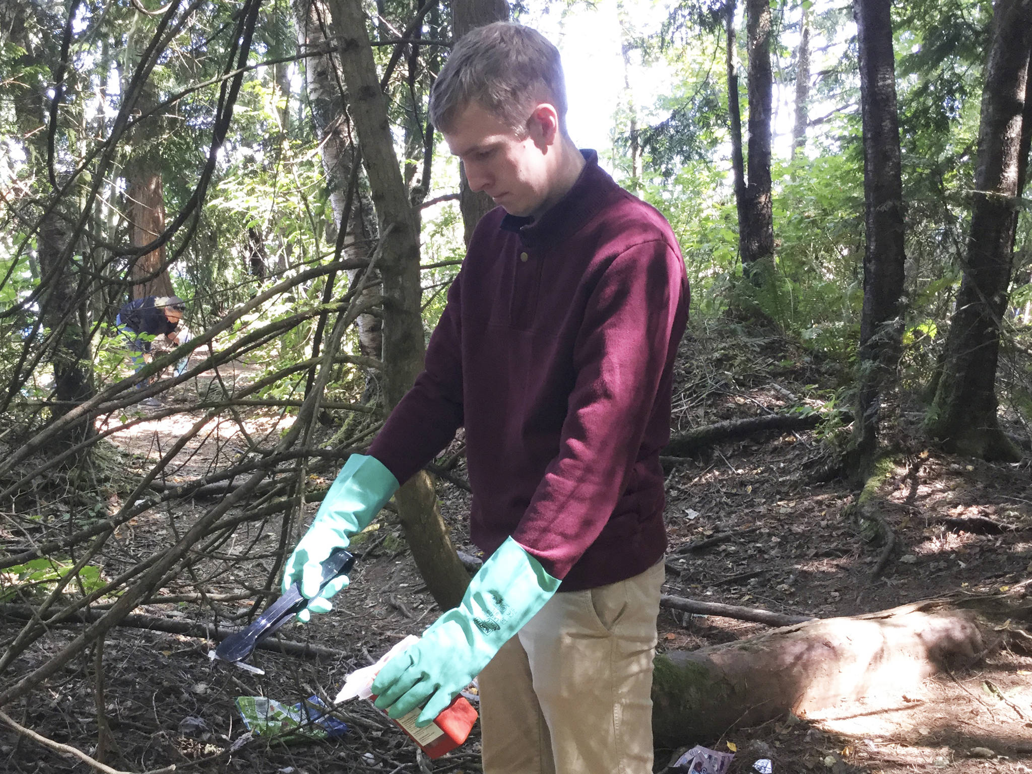 Snohomish County elected leaders team up for needle cleanup in Smokey