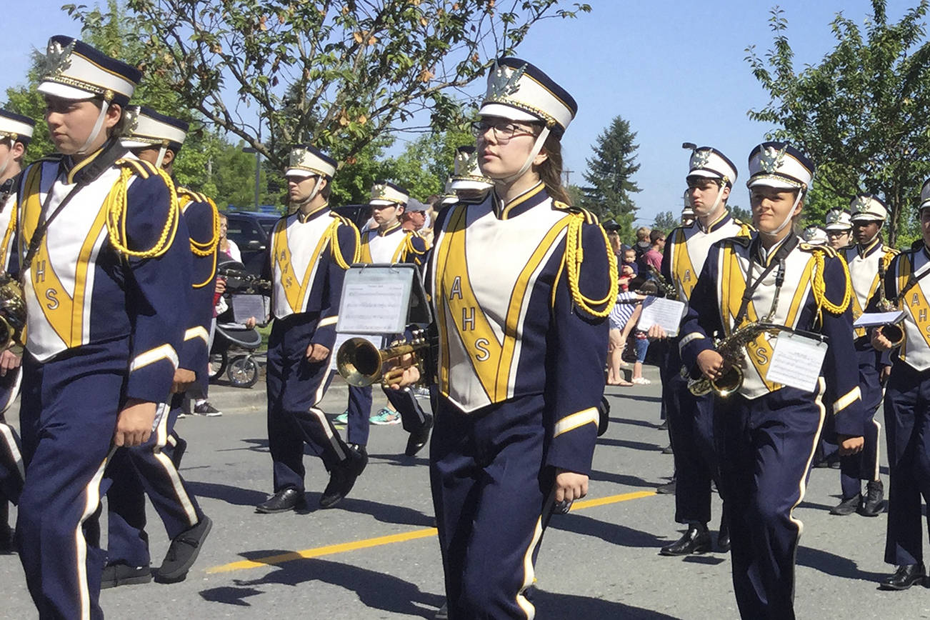 Join together with the band, celebrating new Arlington uniforms