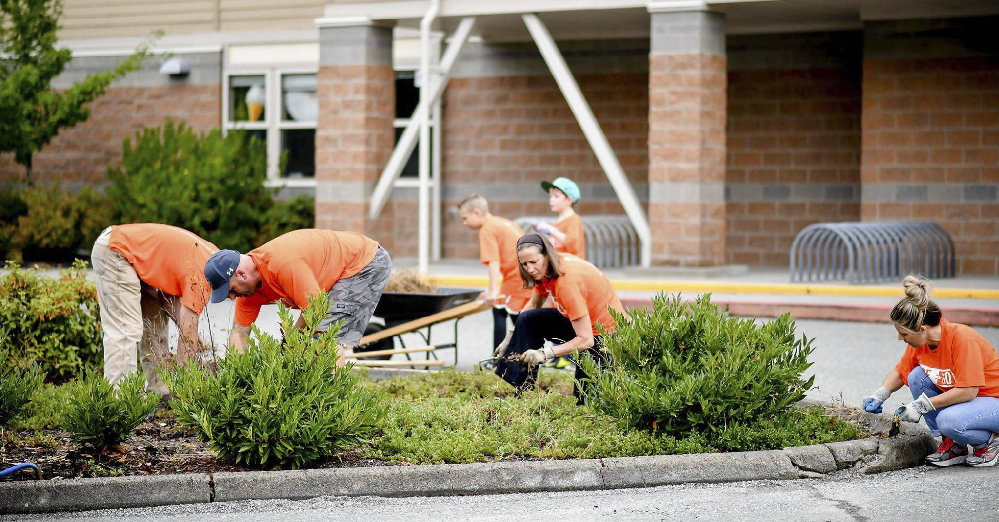 Community partner helps beautify Arlington elementary school