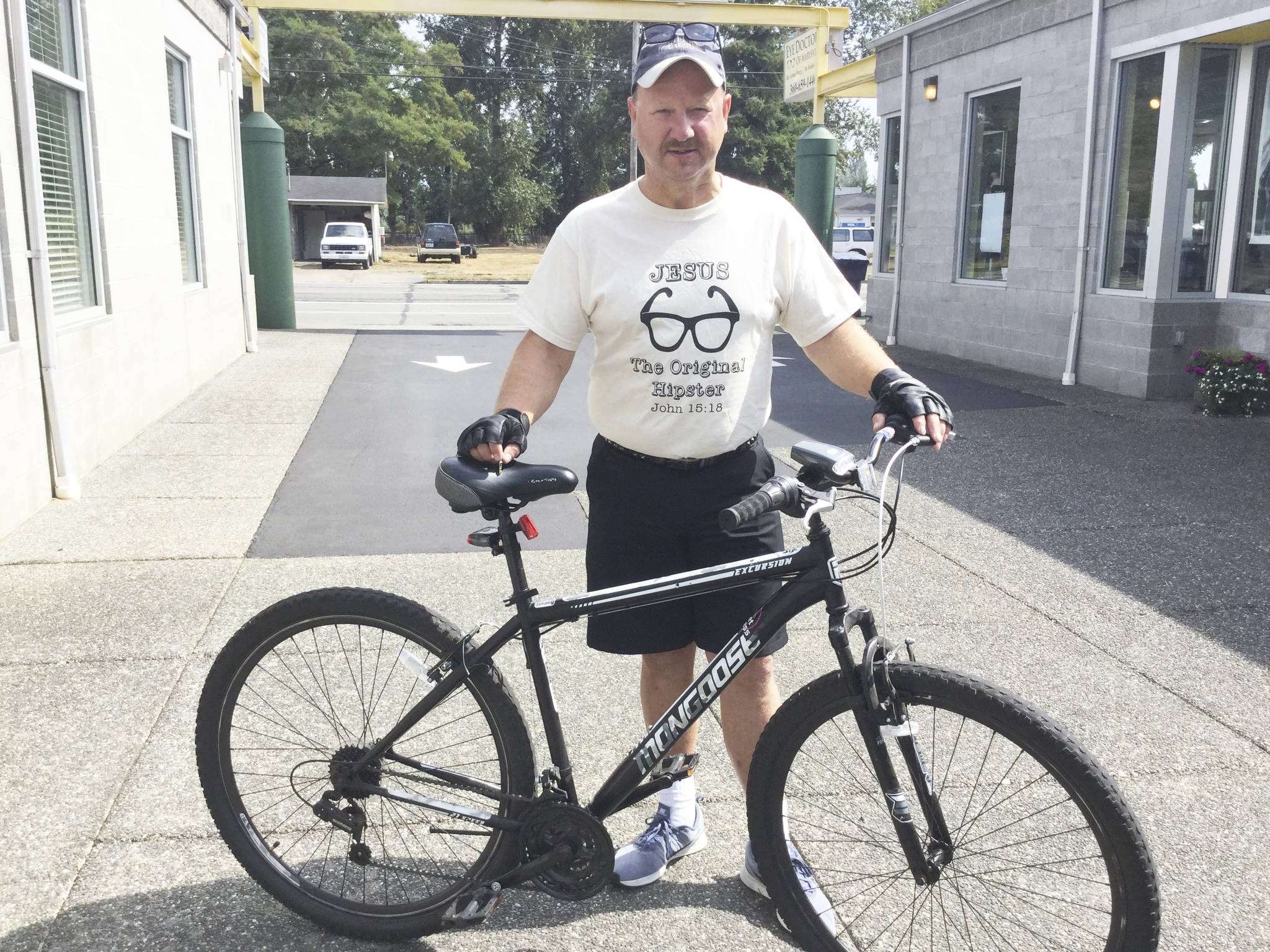 Marysville bicyclist rides on faith along Highway 99 from U.S.-Canada border to Mexico to aid street women, kids