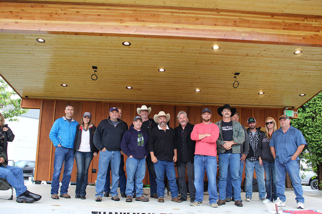 Legion Park stage builders to be honored at Fall into Art Auction Oct. 20