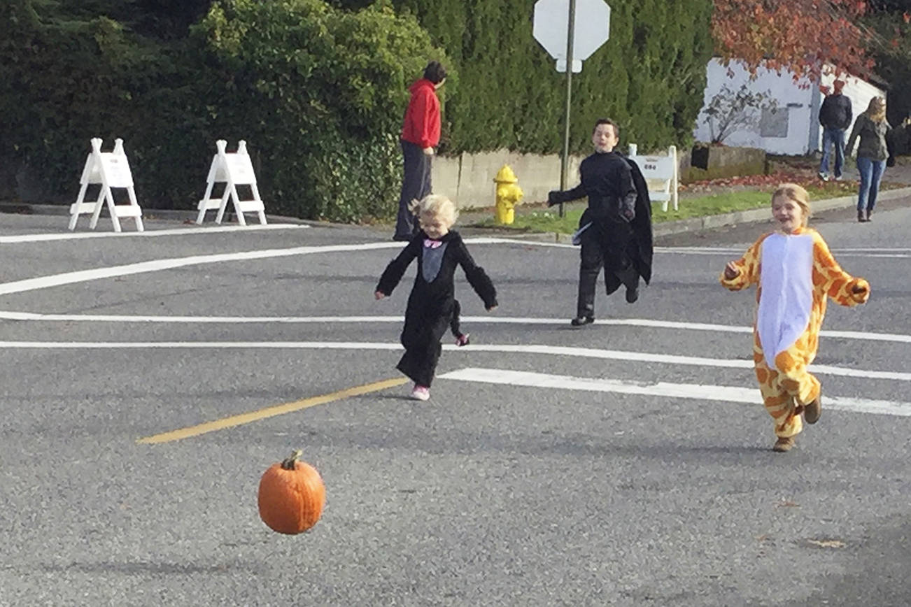 Arlington Hometown Halloween a runaway hit with families (Slide show and video)