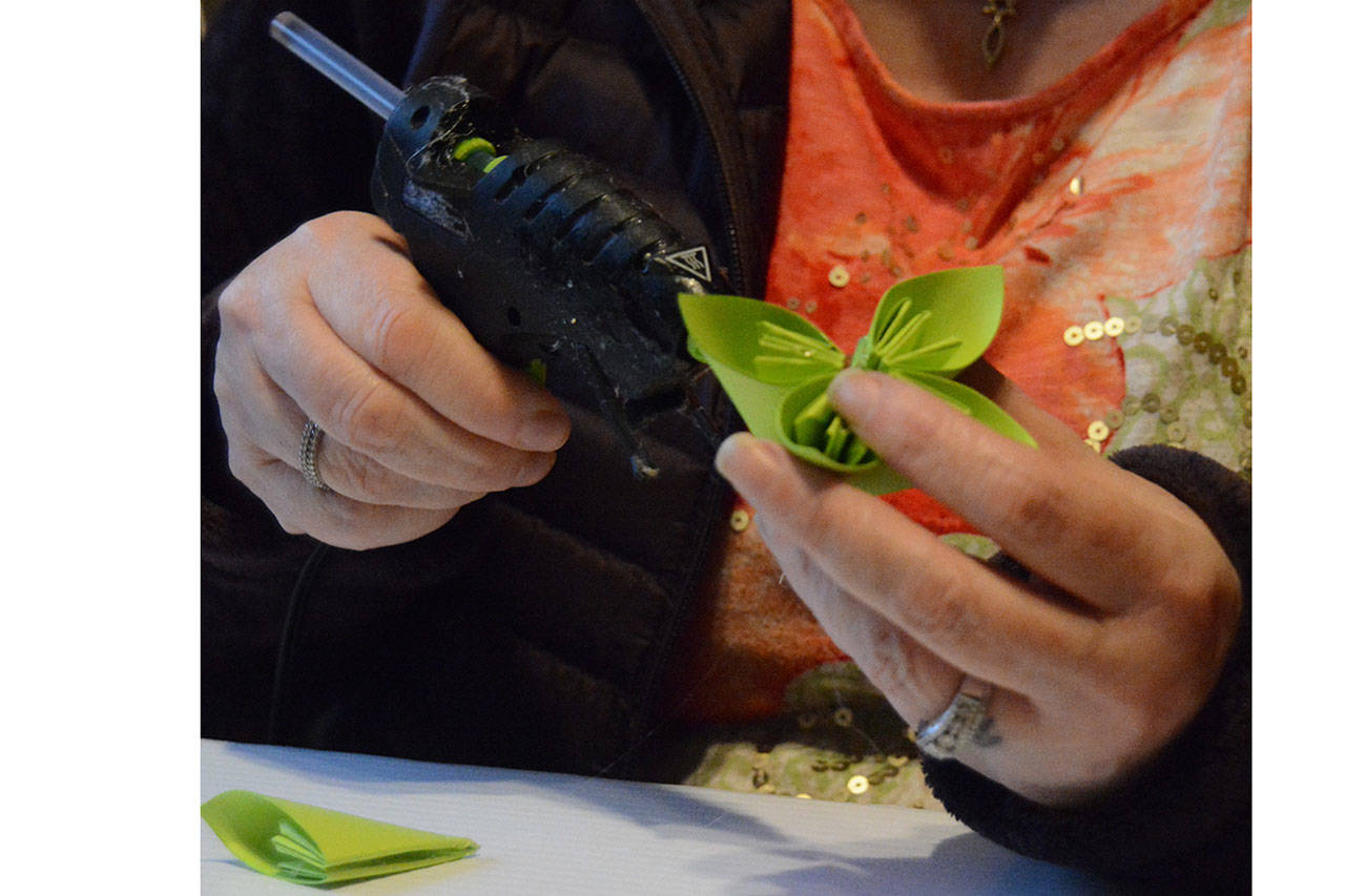 Paper flowers become creative passion for Marysville woman