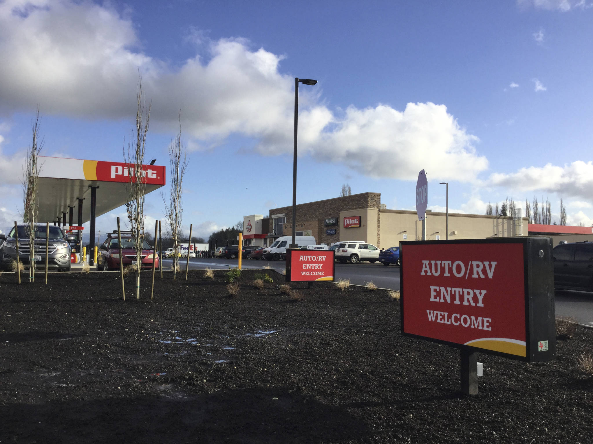 Pilot Travel Center now open at Island Crossing